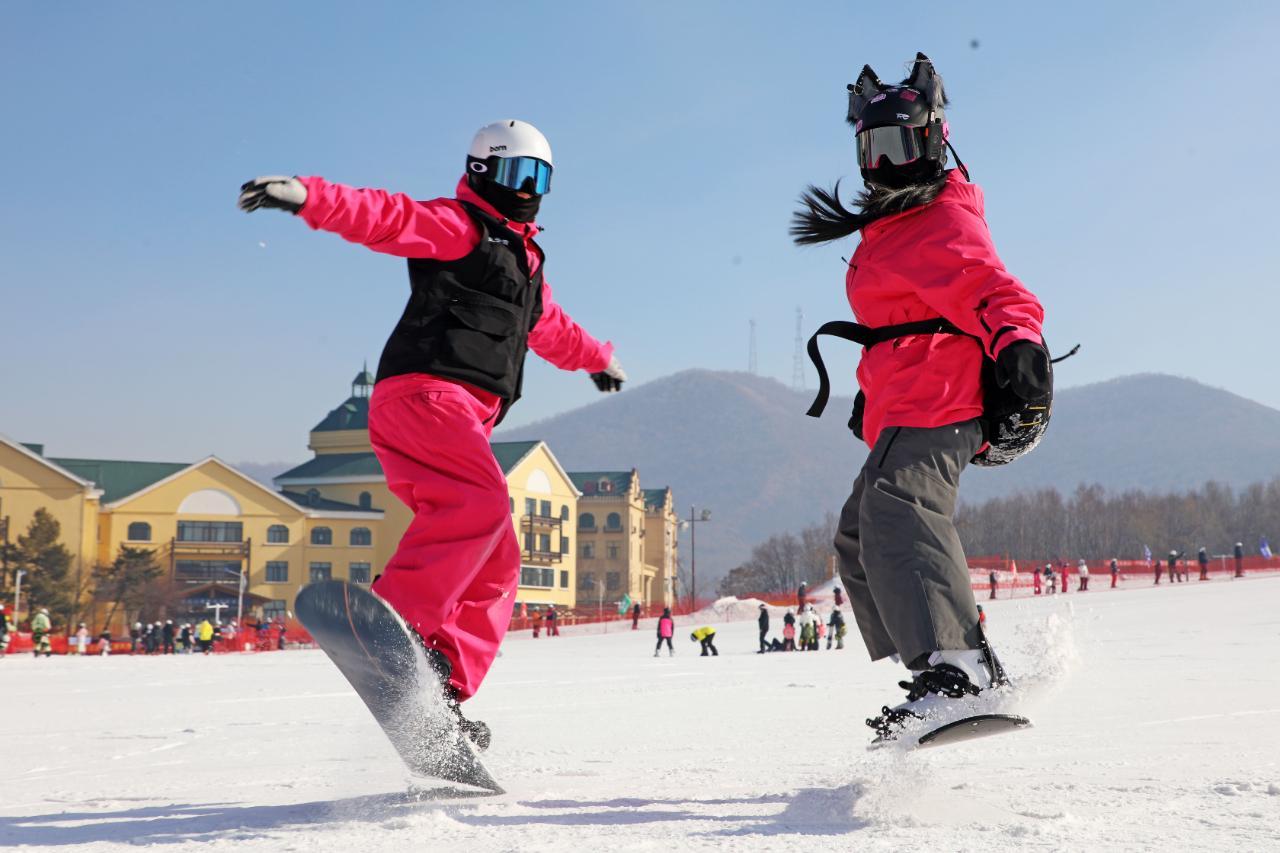 开云平台-冬奥热潮涌动新春 冰雪经济焕彩年味